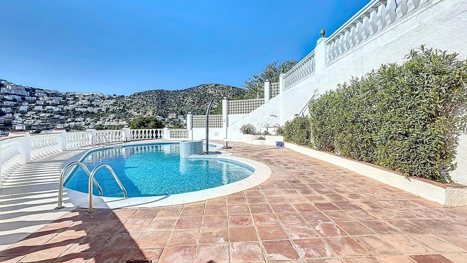 MontjoiRosales Casa Vistas Al Mar Y Piscina Comunitari别墅 度假居
