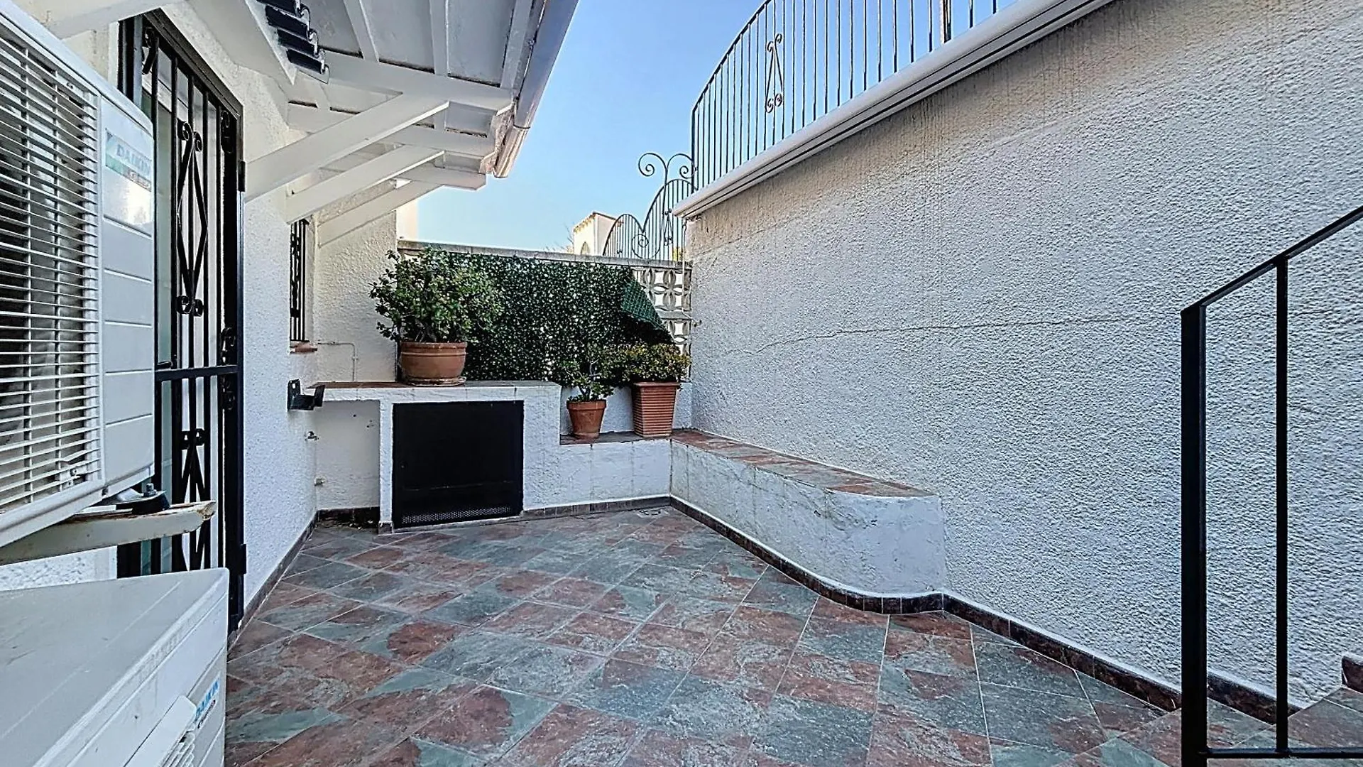 MontjoiRosales Casa Vistas Al Mar Y Piscina Comunitari别墅 0*, Montjoi 西班牙