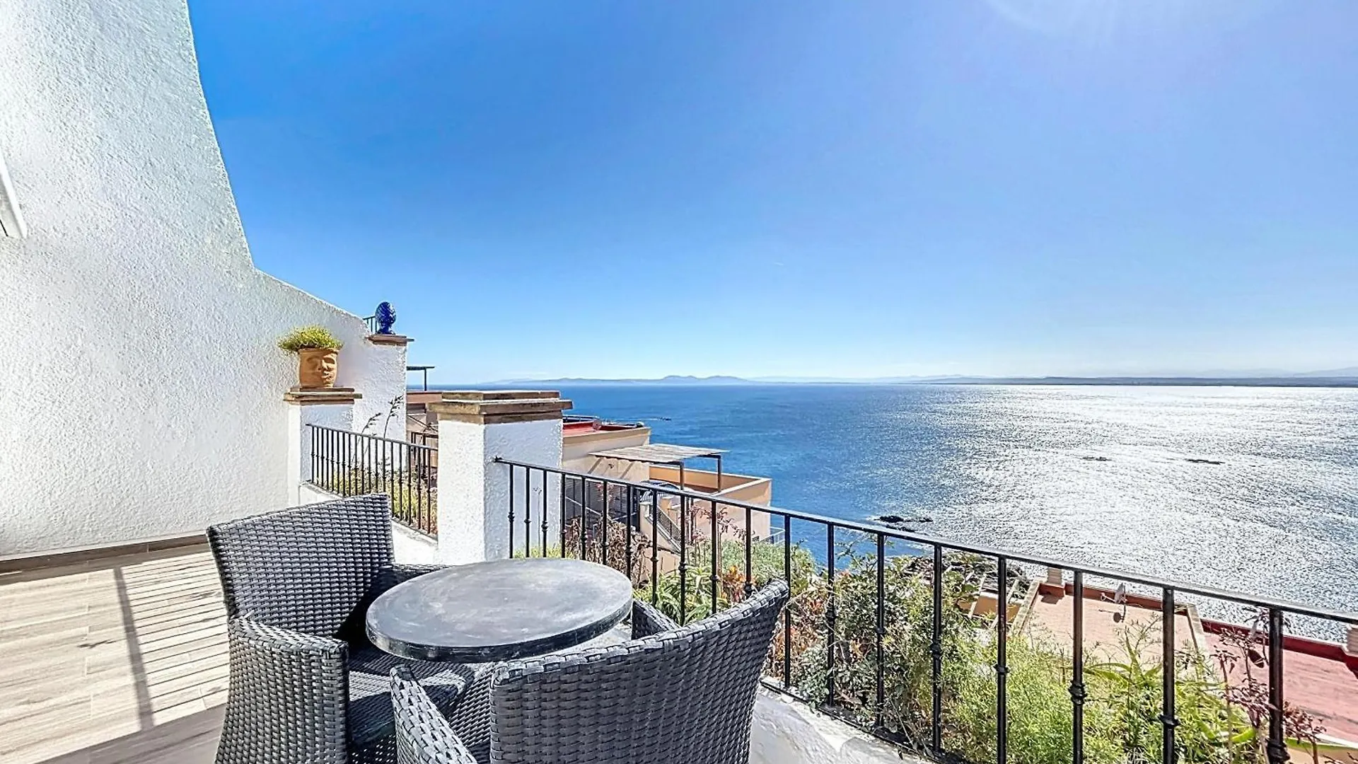MontjoiRosales Casa Vistas Al Mar Y Piscina Comunitari别墅 0*, Montjoi 西班牙